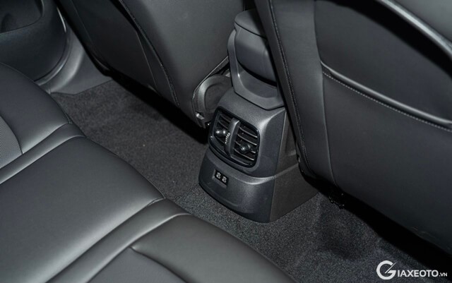 Mini-Cooper-Countryman-cua-gio-dieu-hoa