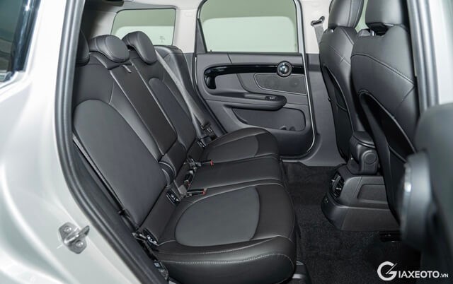 Mini-Cooper-Countryman-khoang-hanh-khach