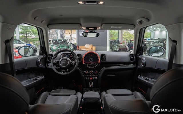 Mini-Cooper-Countryman-khoang-lai