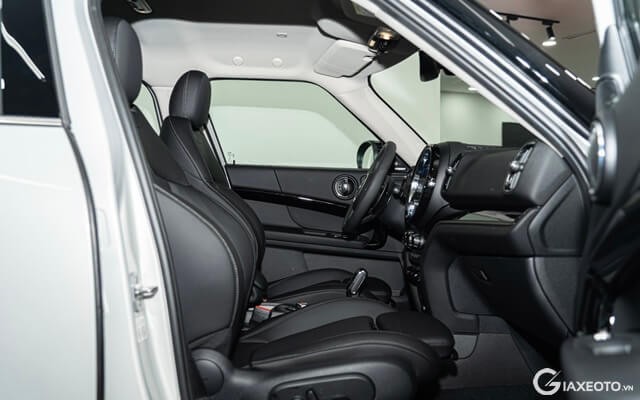 Mini-Cooper-Countryman-khong-gian-khoang-lai