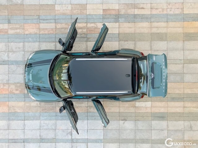 Mini-Cooper-Countryman-nhin-tu-tren-cao-xuong