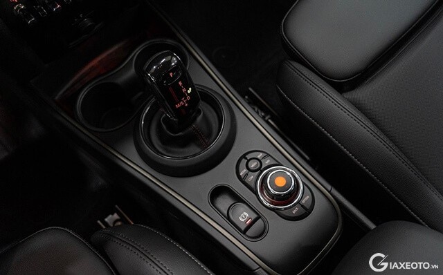 Mini-Cooper-Countryman-trung-tam-dieu-khien