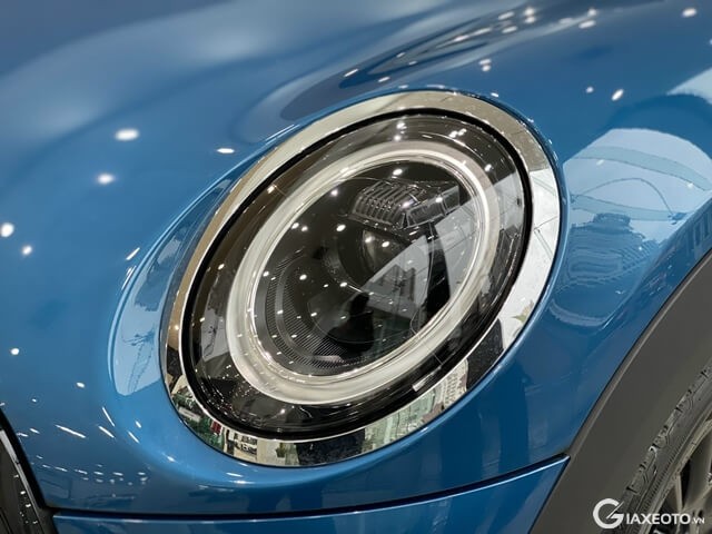 Mini-Cooper-One-5-cua-den-pha