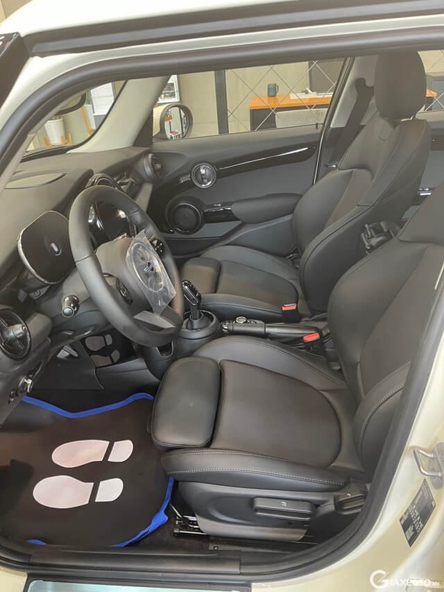 Mini-Cooper-One-5-cua-khong-gian-khoang-lai