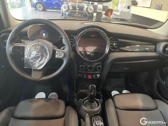 Mini-Cooper-One-5-cua-noi-that-khoang-lai