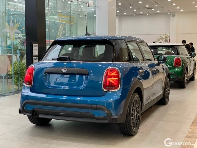 Mini-Cooper-One-5-cua-phan-duoi-xe