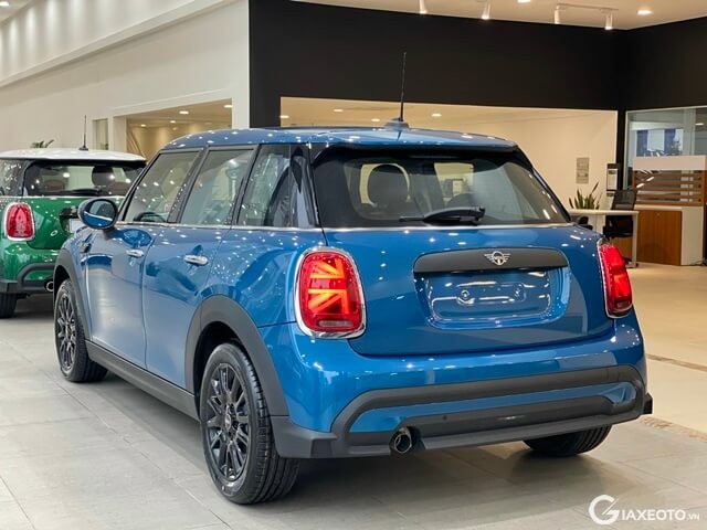 Mini-Cooper-One-5-cua-phan-hong-xe