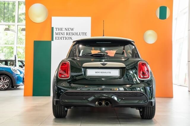 Mini-Cooper-S-3-cua-Resolute-duoi-xe