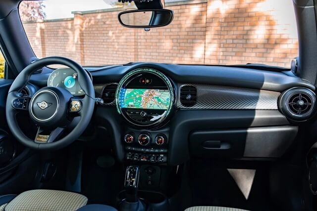 Mini-Cooper-S-3-cua-Resolute-khoang-lai