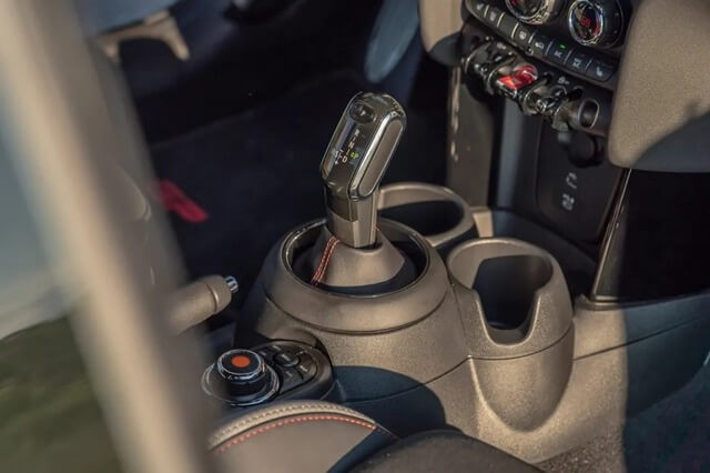 Mini-John-Cooper-Works-GP-can-chuyen-so