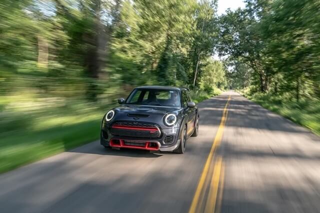 Mini-John-Cooper-Works-GP-co-gia-bao-nhieu