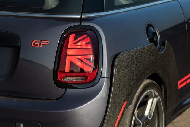 Mini-John-Cooper-Works-GP-den-hau