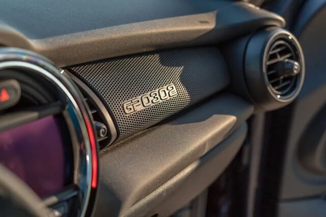 Mini-John-Cooper-Works-GP-he-thong-am-thanh