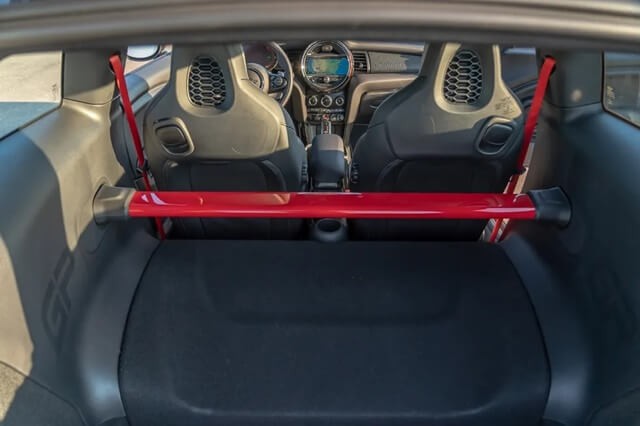 Mini-John-Cooper-Works-GP-khoang-hanh-ly