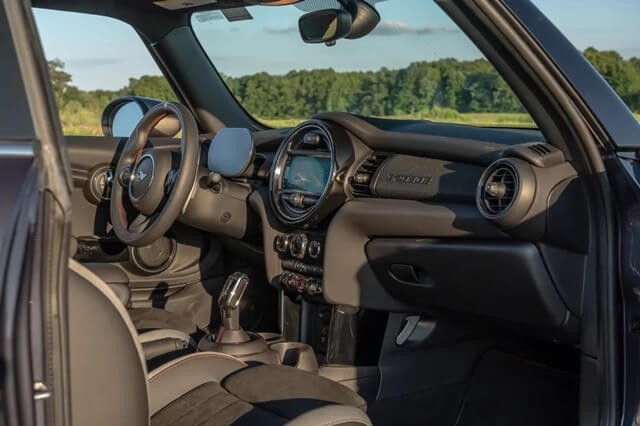 Mini-John-Cooper-Works-GP-khong-gian-khoang-lai