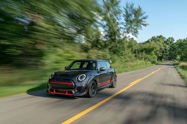 Mini-John-Cooper-Works-GP-van-hanh