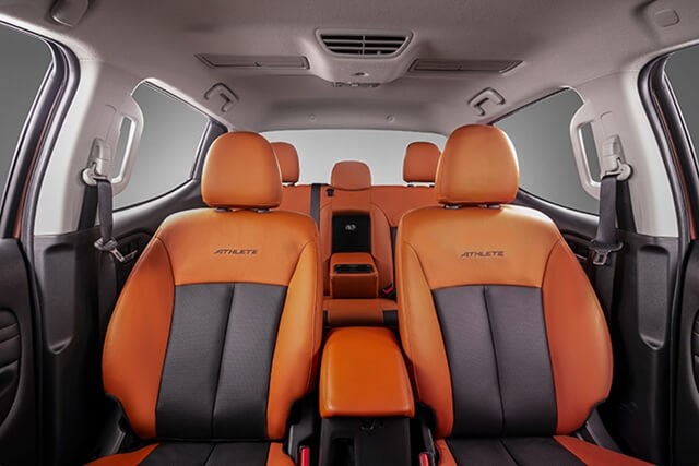 Mitsubishi-Triton-khoang-hanh-khach.