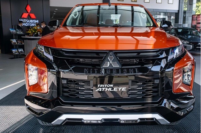 Mitsubishi-Triton-phan-dau-xe