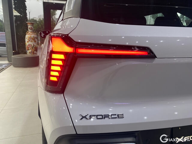 Mitsubishi-XForce-thiet-ke-den-hau