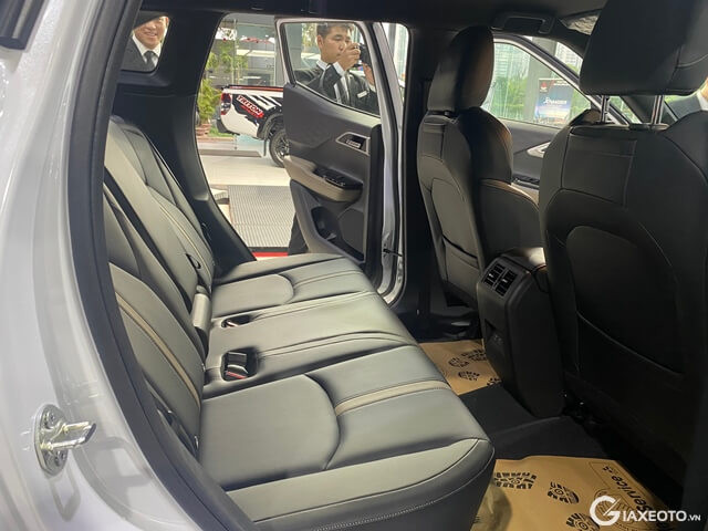 Mitsubishi-XForce-thiet-ke-khoang-hanh-khach