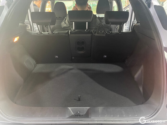 Mitsubishi-XForce-thiet-ke-khoang-hanh-ly