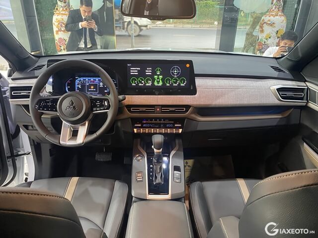 Mitsubishi-XForce-thiet-ke-khoang-lai