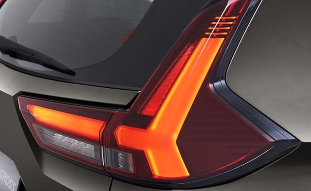 Mitsubishi-Xpander-Cross-2023-den-hau