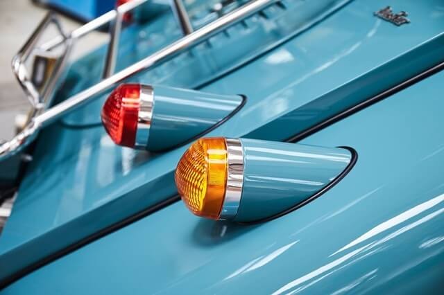 Morgan-Plus-Four-den-hau