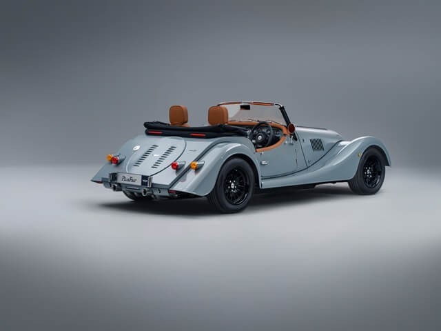 Morgan-Plus-Four-duoi-xe