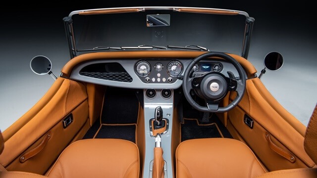 Morgan-Plus-Four-khoang-lai