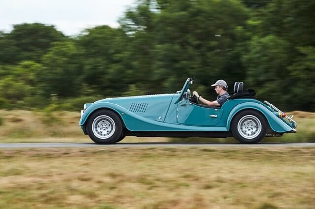 Morgan-Plus-Four-phan-than-xe