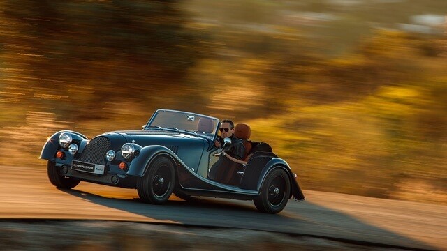 Morgan-Plus-Four-van-hanh