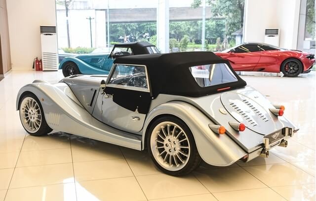 Morgan-Plus-Six-hong-xe