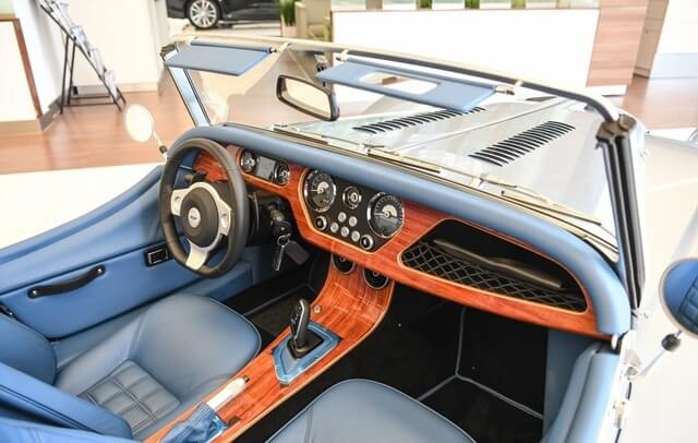 Morgan-Plus-Six-noi-that-khoang-lai