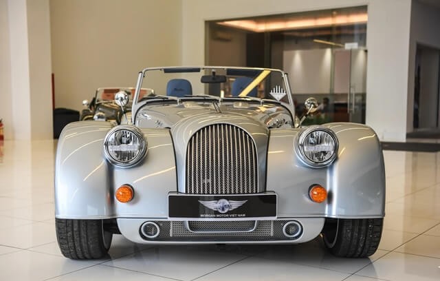 Morgan-Plus-Six-phan-dau-xe