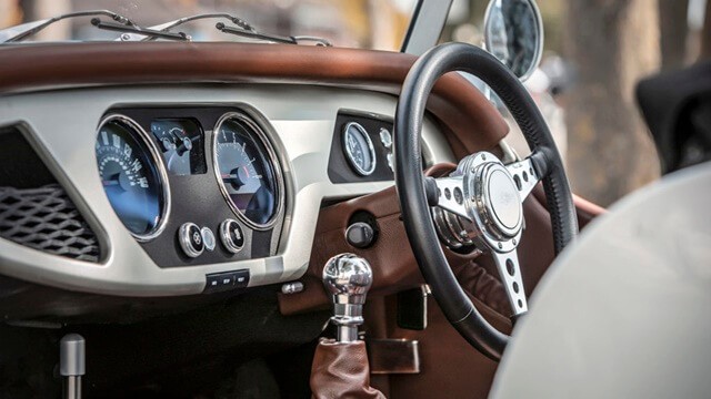 Morgan-Roadster-noi-that-khoang-lai