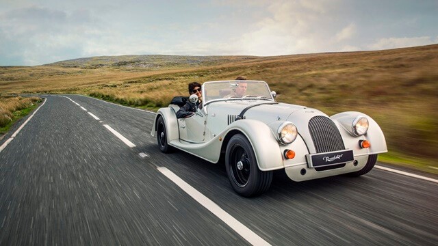 Morgan-Roadster-phan-dau-xe