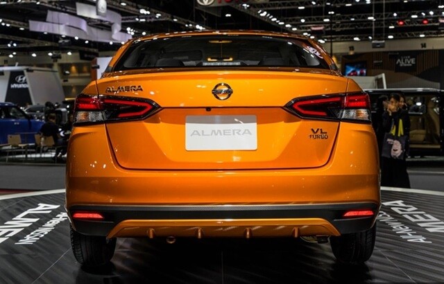 Nissan-Almera-2021-duoi-xe