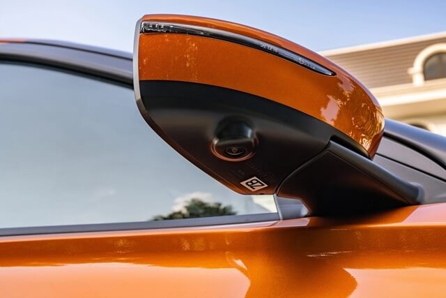 Nissan-Kicks-guong-chieu-hau