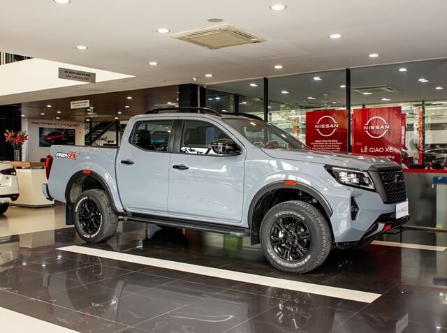 Nissan-Navara-2023-suon-va-than-xe.