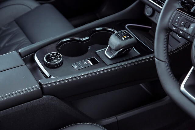 Nissan-X-Trail-2025-trung-tam-dieu-khien