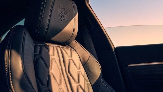 Peugeot-508-tua-dau-xe