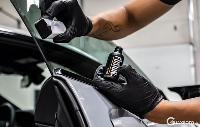 Phu-Ceramic-oto-Xpel-tren-kinh