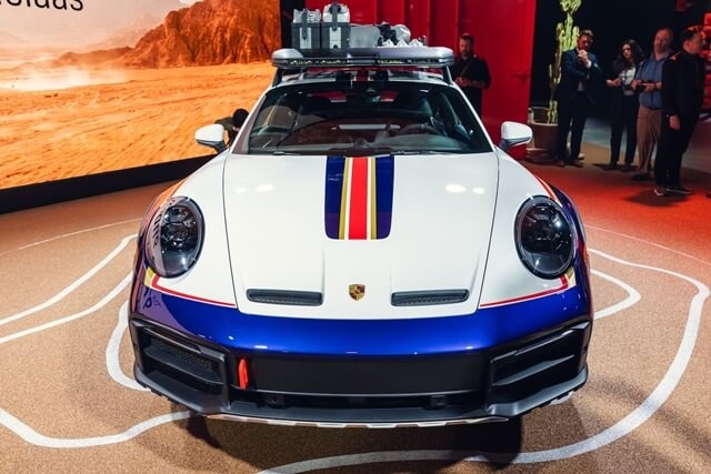 Porsche-911-Dakar-dau-xe