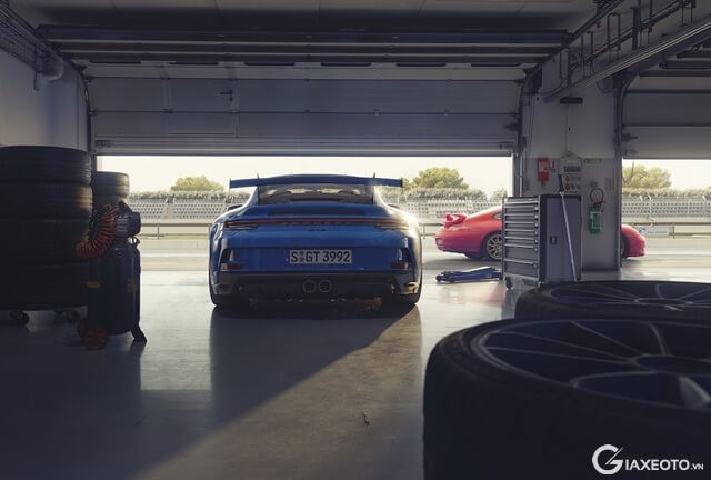 Porsche-911-GT3-duoi-xe