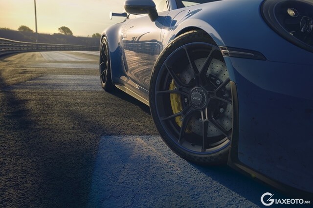 Porsche-911-GT3-la-zang