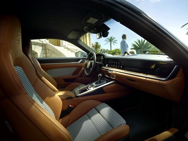 Porsche-911-Sport-Classic-khong-gian-khoang-lai