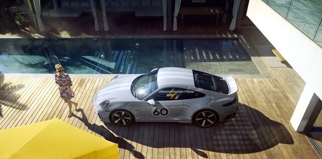 Porsche-911-Sport-Classic-tu-tren-xuong-duoi