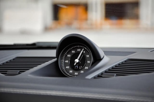 Porsche-911-Targa-dong-ho-analog