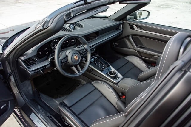 Porsche-911-Targa-khoang-lai